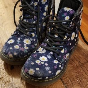 Rare, adorable Dr Marten combat boots